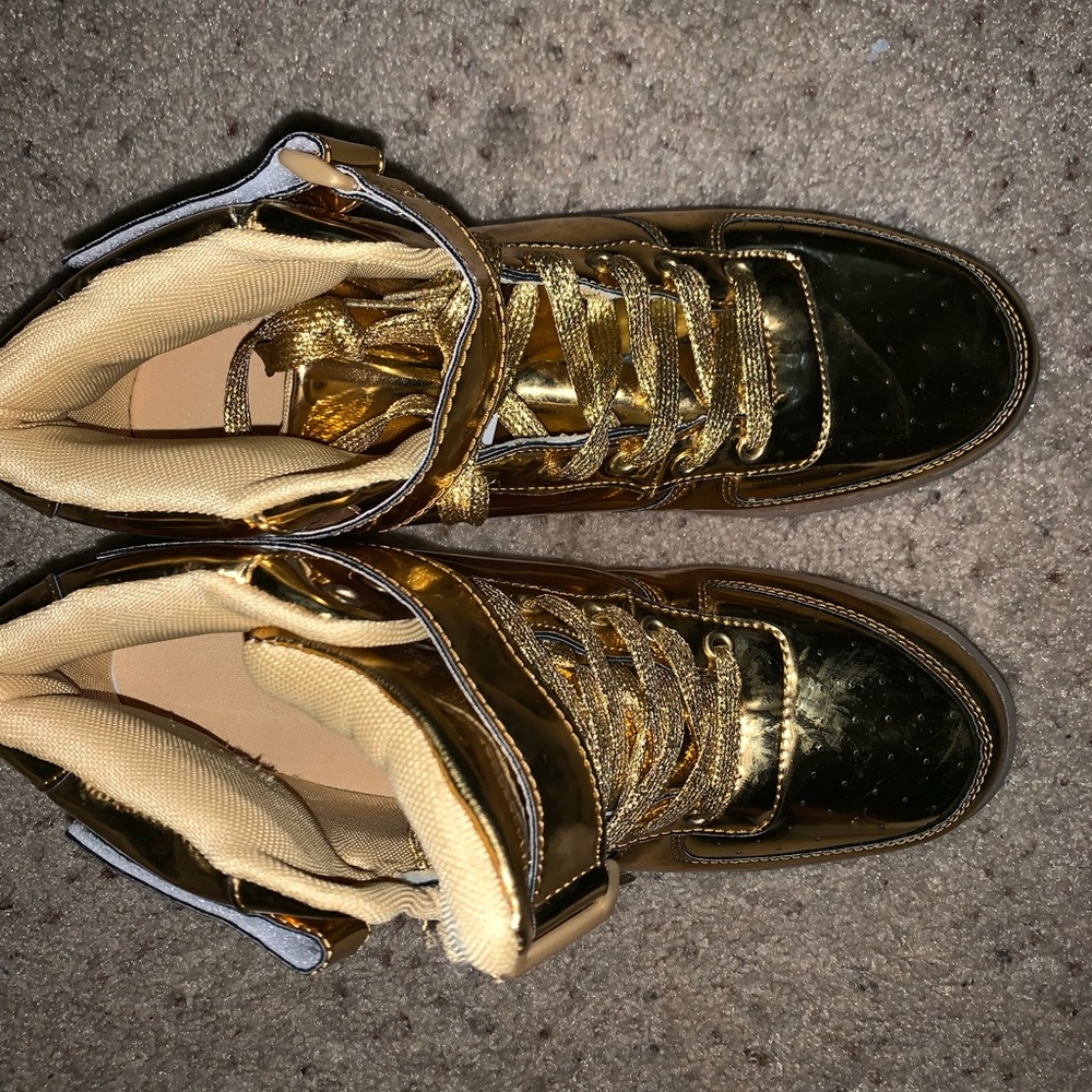 Cute gold sneakers that light up 💕